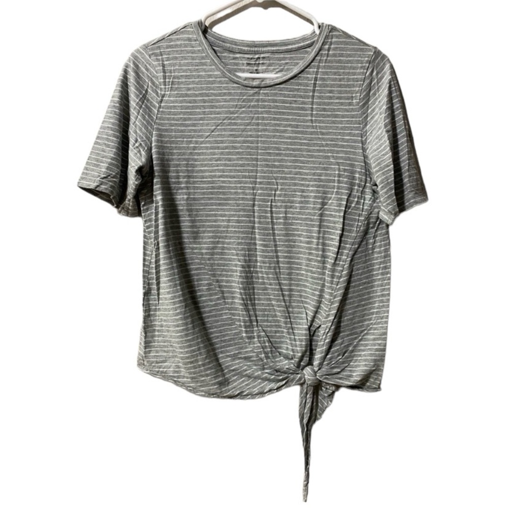 Banana Republic short sleeve blouse color Gray Size M, With  a knock in front